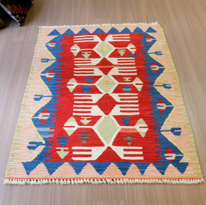 【15%OFFクーポン対象】キリムラグ トルコ カイセリ　チェイレキサイズ136×98cm 翼を開いた鳥のモチーフ