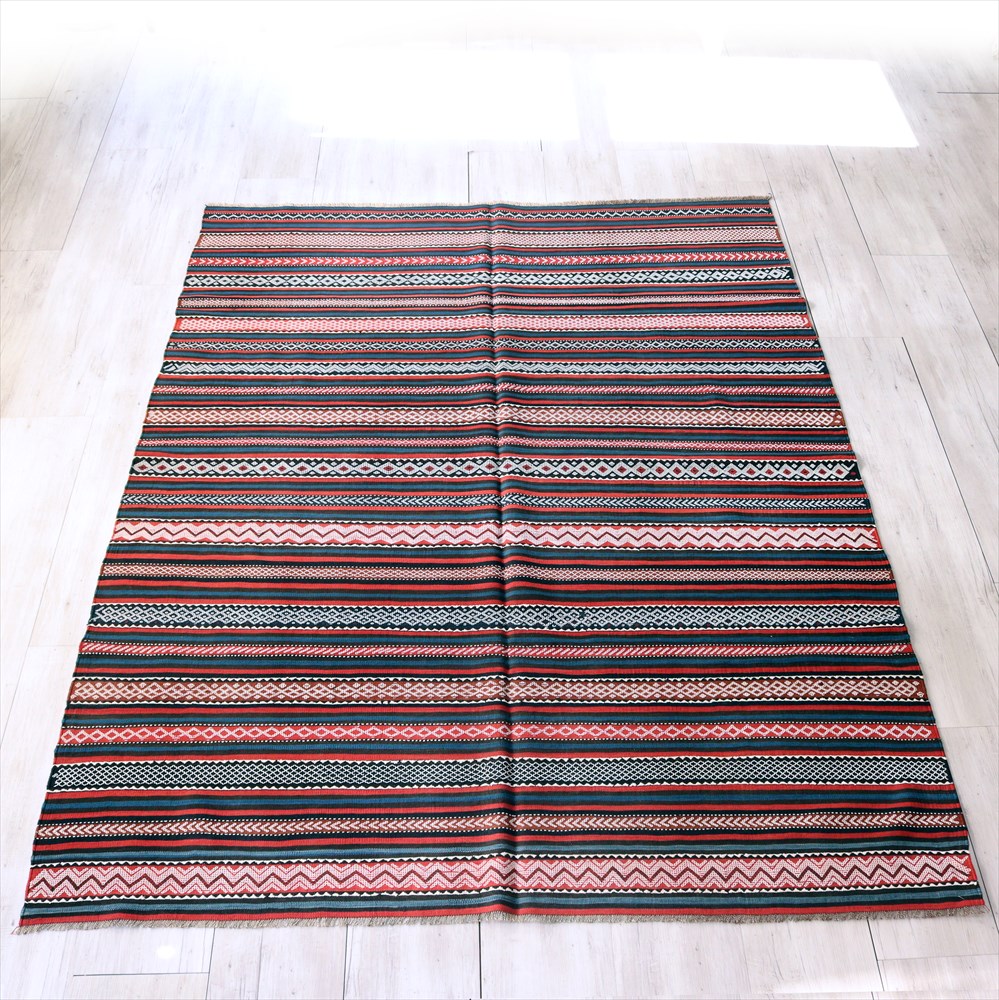 【15%OFFクーポン対象】オールドキリム アゼルバイジャン219×172cm 幾何学の刺繍モチーフ