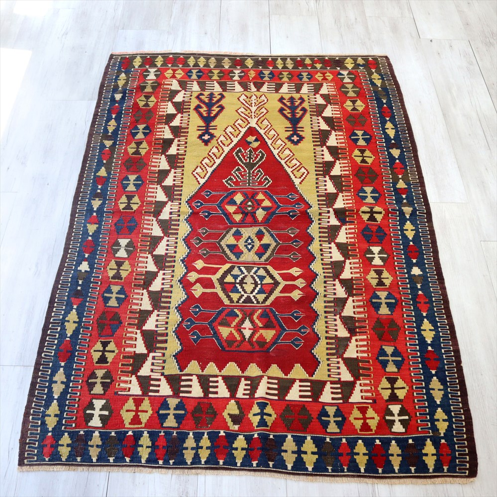 【15%OFFクーポン対象】オールドキリム/コンヤ・オブルック　セッヂャーデ186×123cm 赤いミフラープと雄羊の角