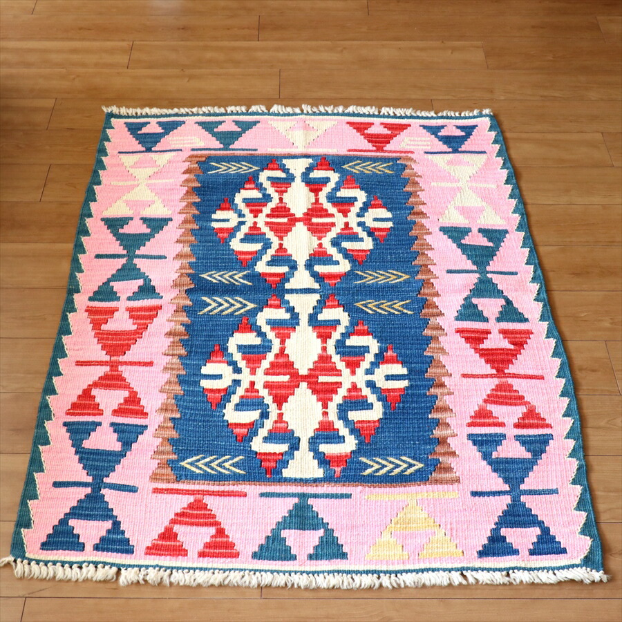 【15%OFFクーポン対象】トルコ　手織りキリム　カイセリ産133×94cm ドラゴンのモチーフ　麦の穂　ブルー/ピンク 27,302円