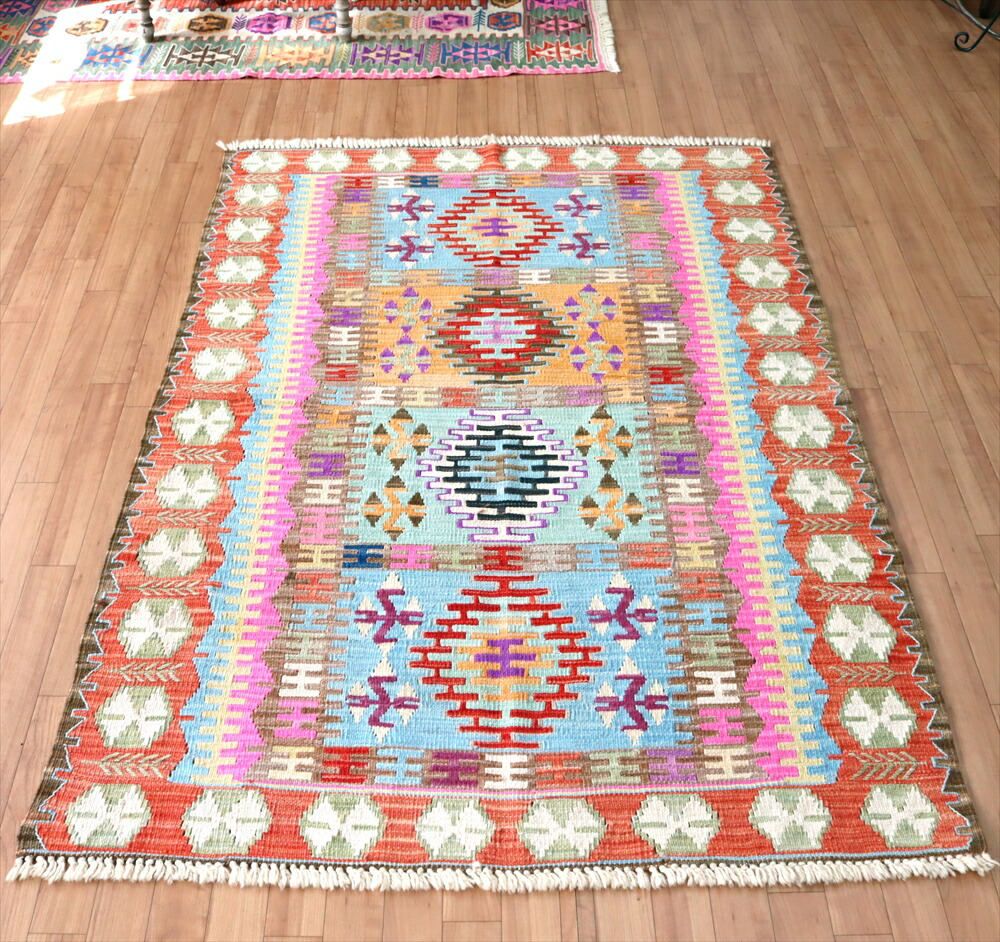【15%OFFクーポン対象】色にこだわるワンランク上のカイセリキリム181×127cm ４つのイーブルアイ