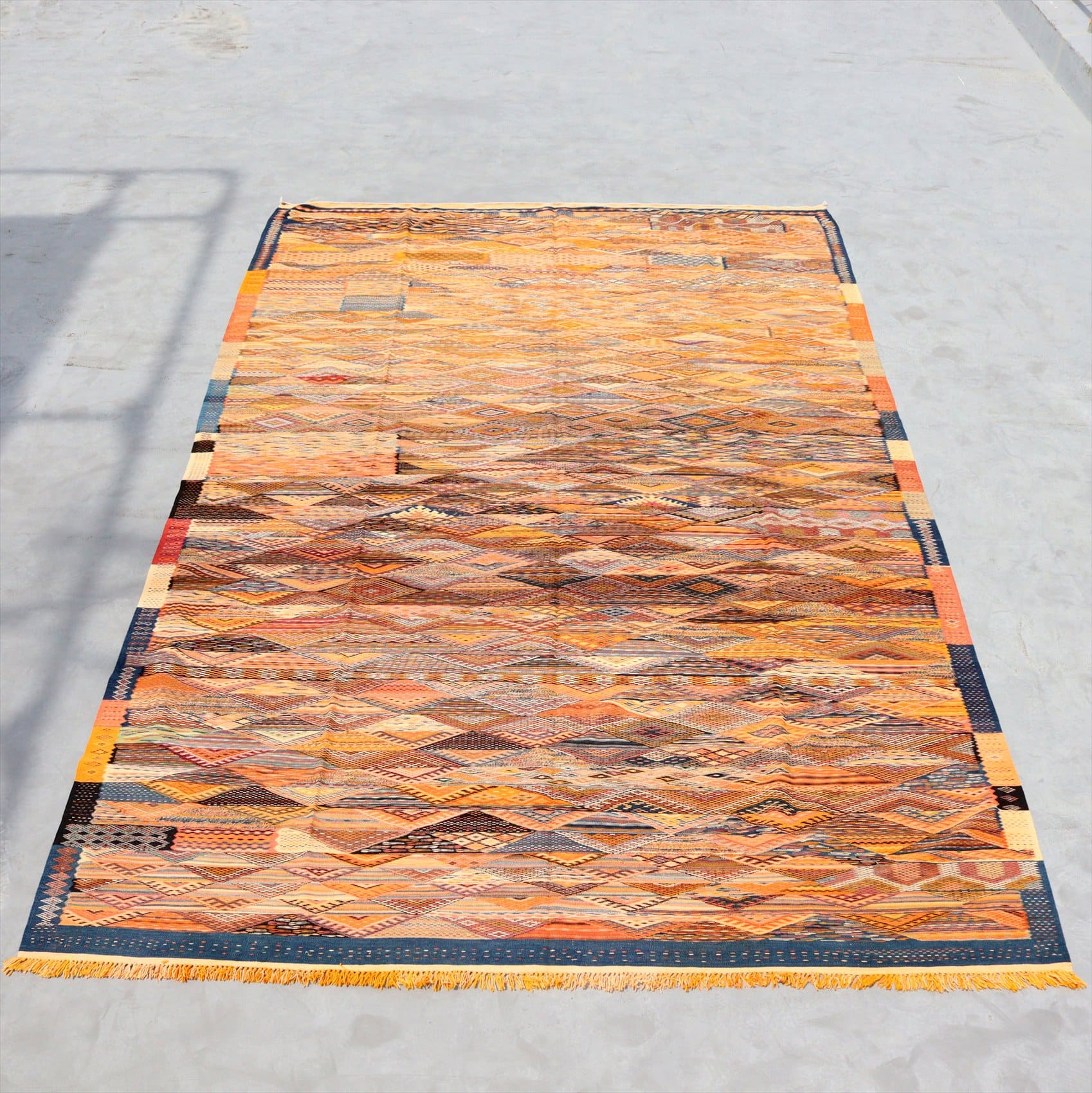 【15%OFFクーポン対象】モロッコキリム　特大　アフニフ 400×245cm 緻密な波模様　手織り