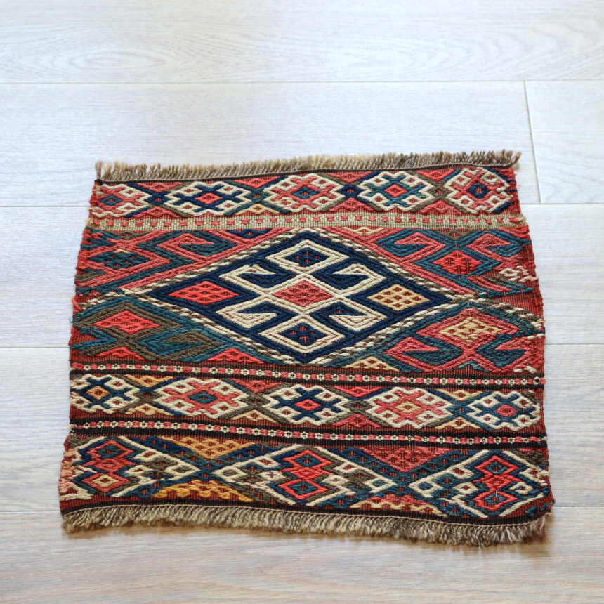【15%OFFクーポン対象】オールドキリム シルヴァン フラグメント 40×44cm マフラッシュのサイドピース