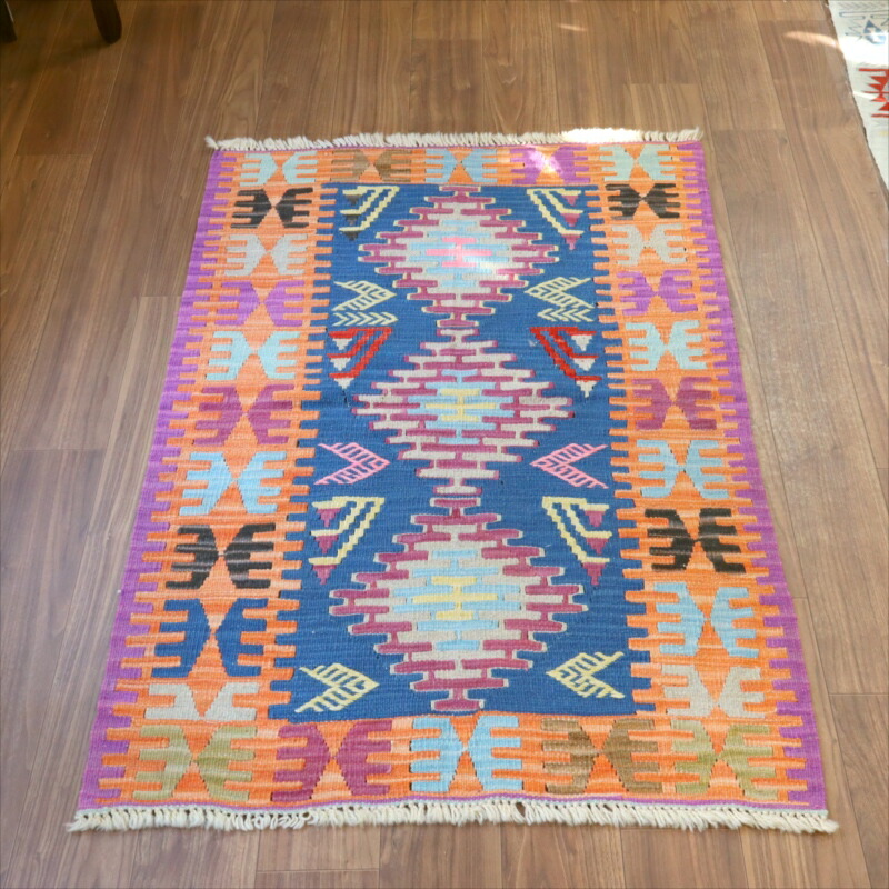 【15%OFFクーポン対象】トルコキリム 手織りラグ 135×96cm カイセリ産 明るい色の幾何学モチーフ