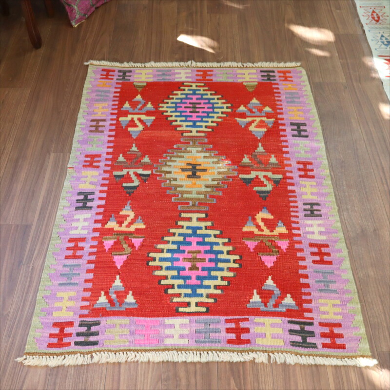 【15%OFFクーポン対象】トルコキリム 手織りラグ 135×96cm カイセリ産 明るい色の幾何学モチーフ