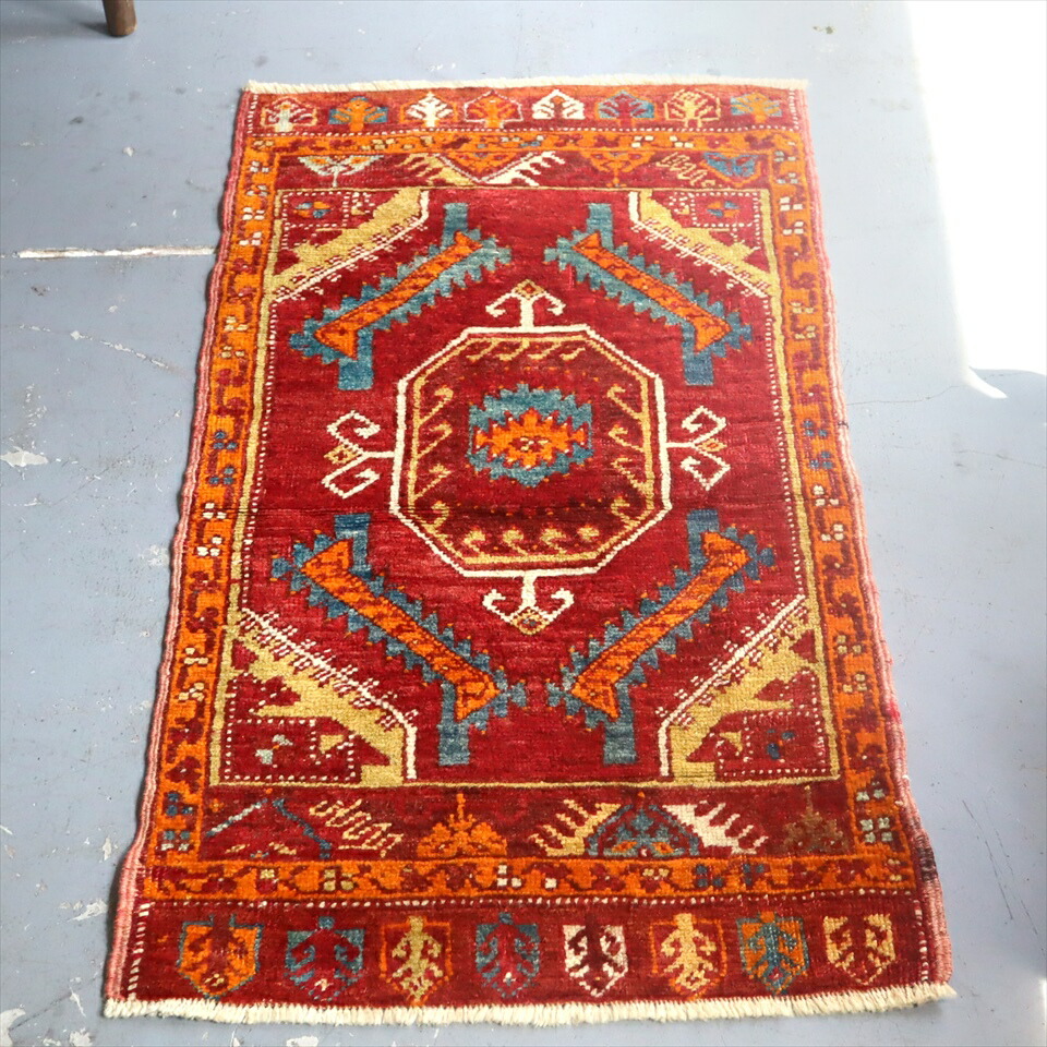 トルコのカーペット 79x114 cm ラグ ラグマット トルコ産 クラシックレッド 133×195 長方形