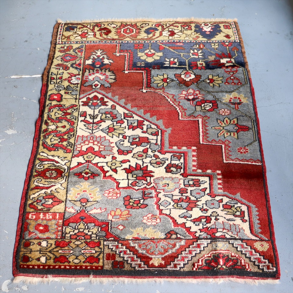 トルコ絨毯　デザインサンプル 110&times;72cm アクサライ｜ガラタバザール（キリム＆ラグ）
