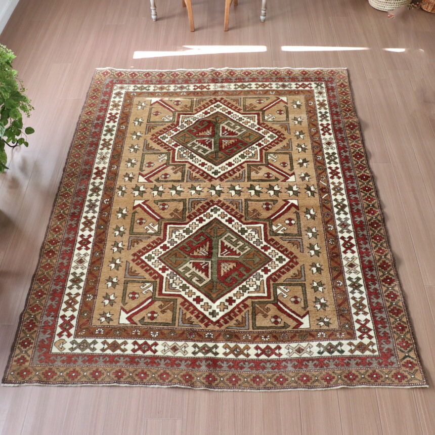 楽天市場】トルコ絨毯 宮廷を飾った16世紀のウシャクじゅうたん