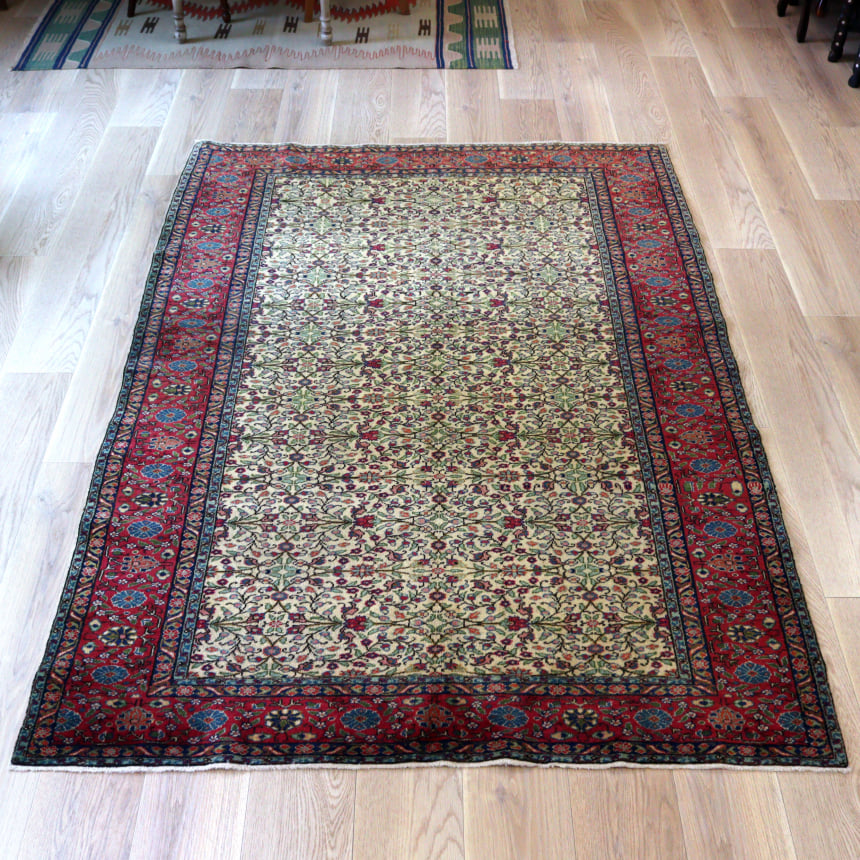 楽天市場】バルーチ族の絨毯204×111cm連なるギュル文様 : ガラタ