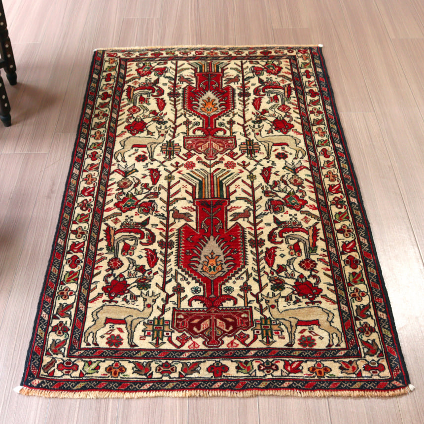 【15%OFFクーポン対象】イランの手織り絨毯 バルーチ 152×87cm 動物と花