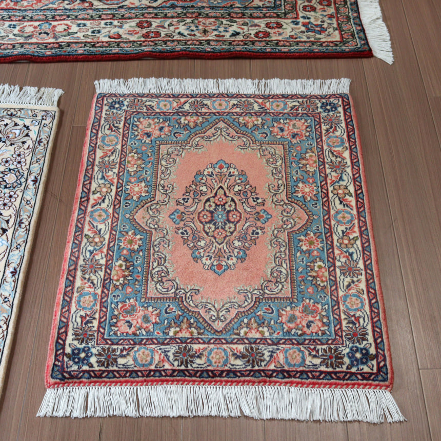 サルーク イランの手織り絨毯 85×65cm <br>花形のメダリオン