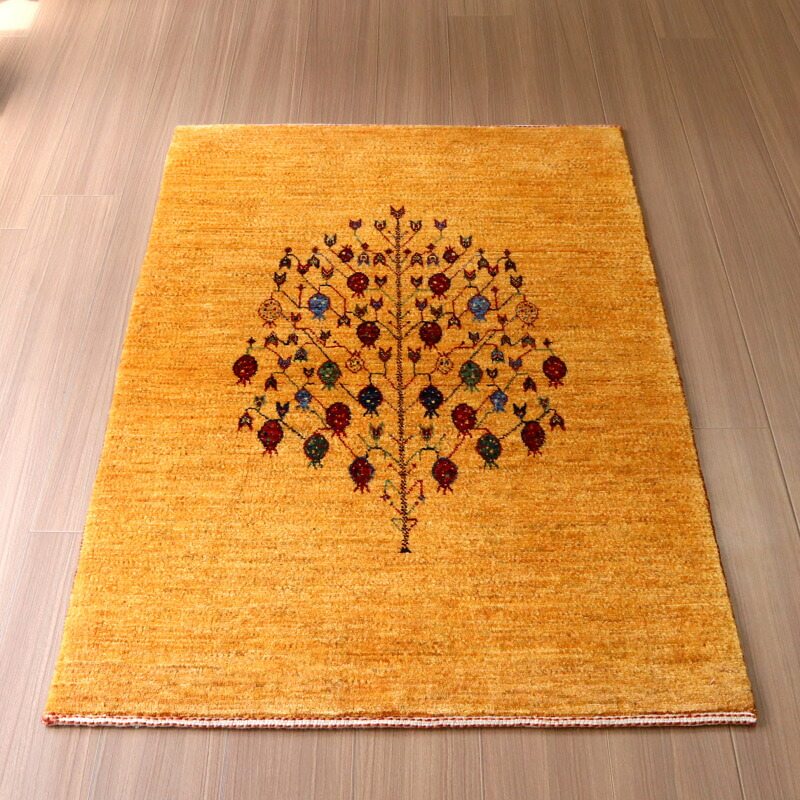 【15%OFFクーポン対象】ギャッベ イラン産手織り　ノウバフト 131×85cm イエローオレンジ　ザクロの実をつけた生命の木