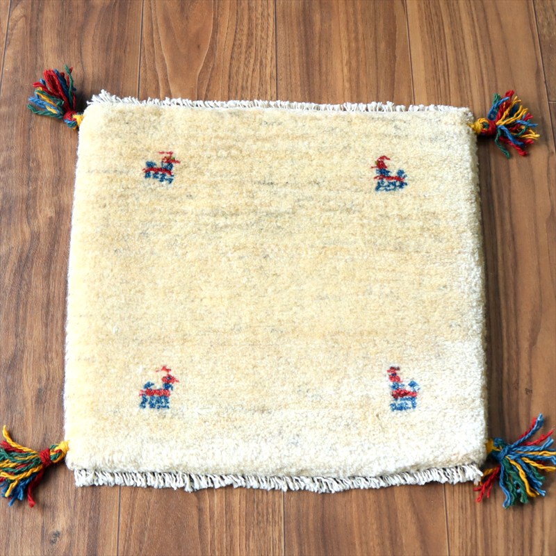 ギャッベ イラン産手織り 座布団サイズ 40&times;42cm ナチュラルアイボリー 動物モチーフ｜ガラタバザール（キリム＆ラグ）