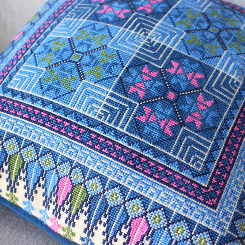 ギャッベパレスチナ刺繍のクッションカバー36 36cm緻密なモチーフ ブルー ピンク グリーン ガラタバザール キリム 雑貨 ギャッベパレスチナ刺繍のクッションカバー36 36cm緻密なモチーフ ブルー ピンク グリーン ガラタバザール キリム 雑貨