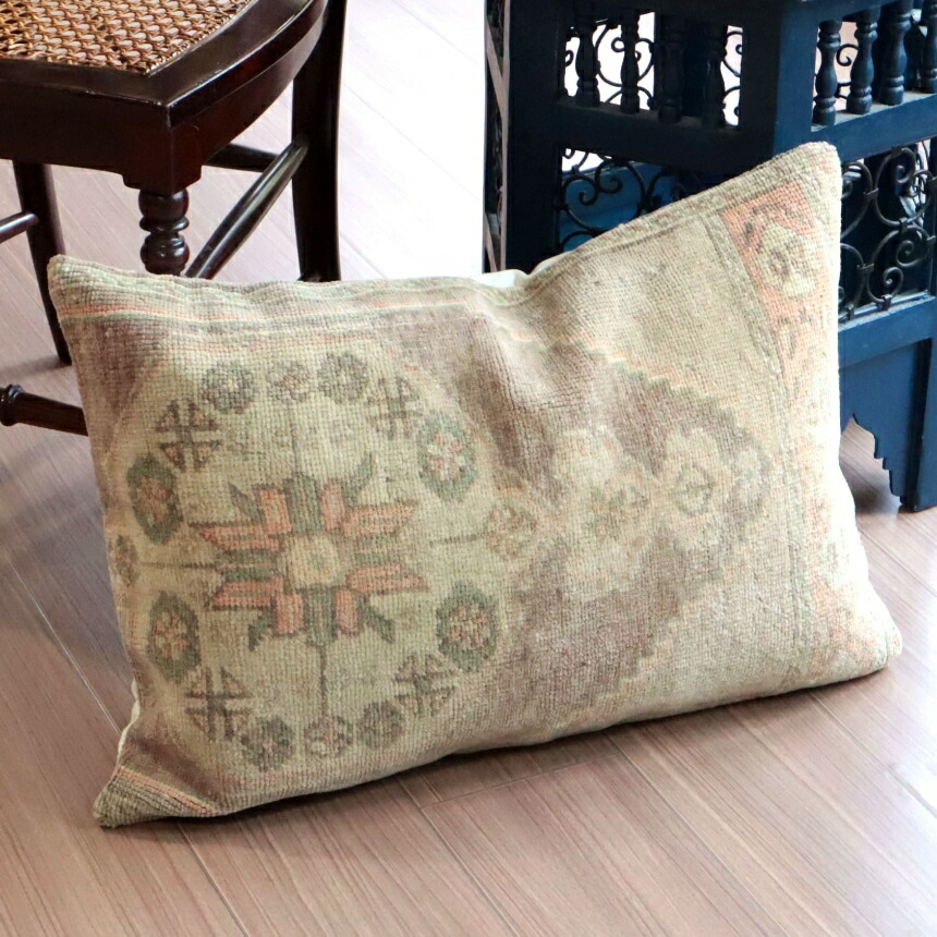 【15%OFFクーポン対象】ヴィンテージラグ クッションカバー 41×59cm 花のメダリオン