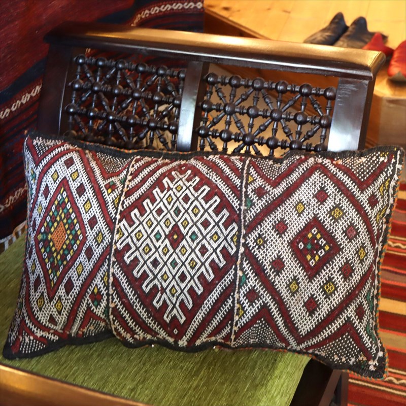 【15%OFFクーポン対象】オールドキリムクッション モロッコ オリジナル 55×34cm ベルベル族　ひし形のジジム