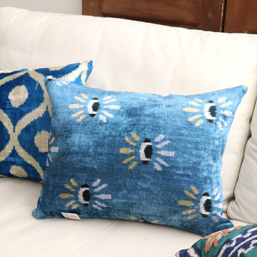 【15%OFFクーポン対象】アトラス ベルベットイカットクッションカバー　両面シルク50×38cm ブルーグレー　光る提灯 Silk Velvet Cushion - Double-Sided Design
