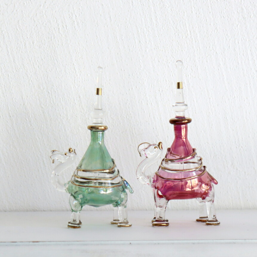 美品　ガラス　エジプト 香水瓶 切子ガラス 工芸ガラス 手吹き 金彩 egcamel88purple.jpg