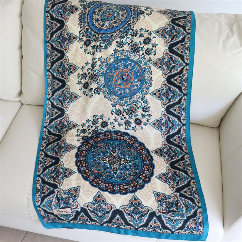 シルクストール ブルー 164x58cm 花のメダリオン イスラミックデザイントルコの古都ブルサ産 シルク｜ガラタバザール（キリム＆ラグ）
