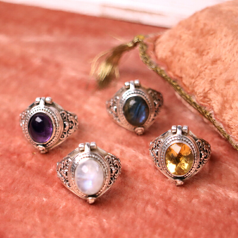 シルバーロケットリング ムーンストーン Turkish Silver Jewelry オーバルカボション 開閉式|ガラタバザール(キリム&ラグ)