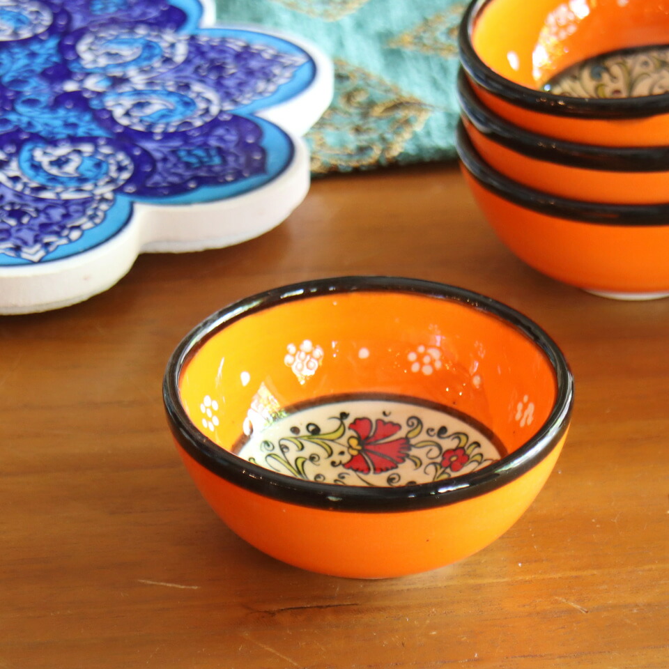 トルコ製 丸いボール形手描き陶器 トルコ製 丸いボール形手描き陶器