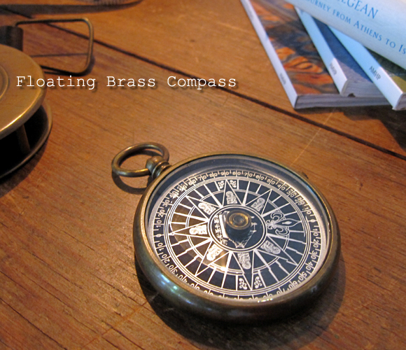 楽天市場 Floating Brass Compassアンティーク ブラスコンパス 真鍮の方位磁石 ガラタバザール キリム 雑貨