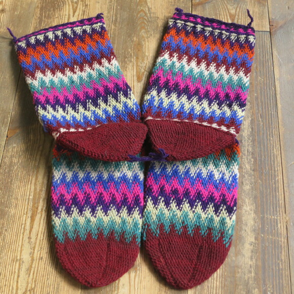 全国宅配無料 アンティーク トルコ手編みウール靴下マルチカラー ワインレッド カラフルなジグザグボーダー 26cm 格安 Mercurytechnologies Mn Com