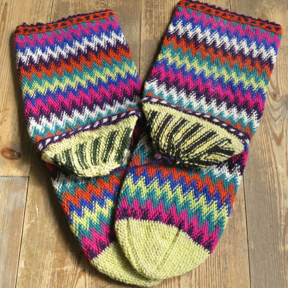 楽天市場 アンティーク トルコ手編みウール靴下マルチカラー レモンイエロー カラフルなジグザグボーダー 23cm ガラタバザール キリム 雑貨