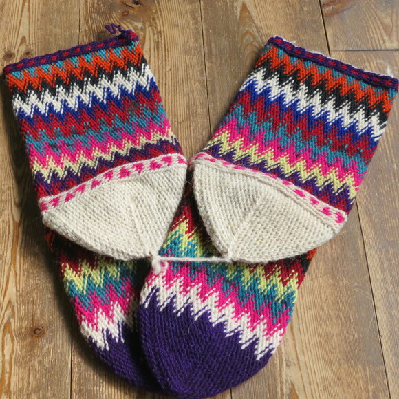 安い購入 アンティーク トルコ手編みウール靴下マルチカラー パープル カラフルなジグザグボーダー 24cm ガラタバザール キリム 雑貨 最安値 Www Faan Gov Ng