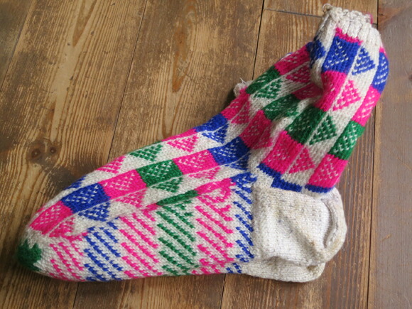 Web限定 トルコ アンティーク 手編み靴下ピンク グリーン ブルー カラフル矢印ボーダー 22cm 安心の定価販売 Bobbievet Com