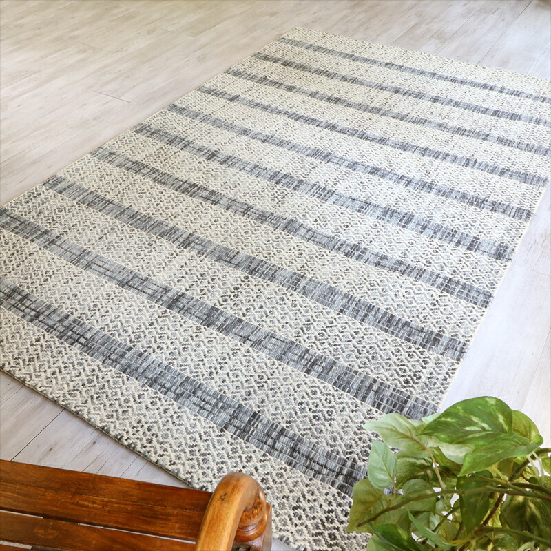 【15%OFFクーポン対象】手織りウールラグ　太い毛糸を使ったユニークなテクスチャ　240ｘ151cmナチュラルアイボリー＆ブルーグレー