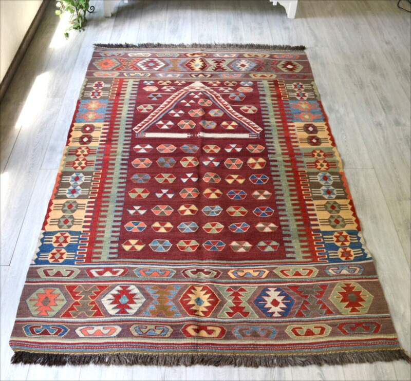 コンヤの草木染キリム Turkish Kilim Natural dye222×141cm変形ミフラープ・リンゴのような六角形モチーフ|ガラタバザール(キリム&ラグ)