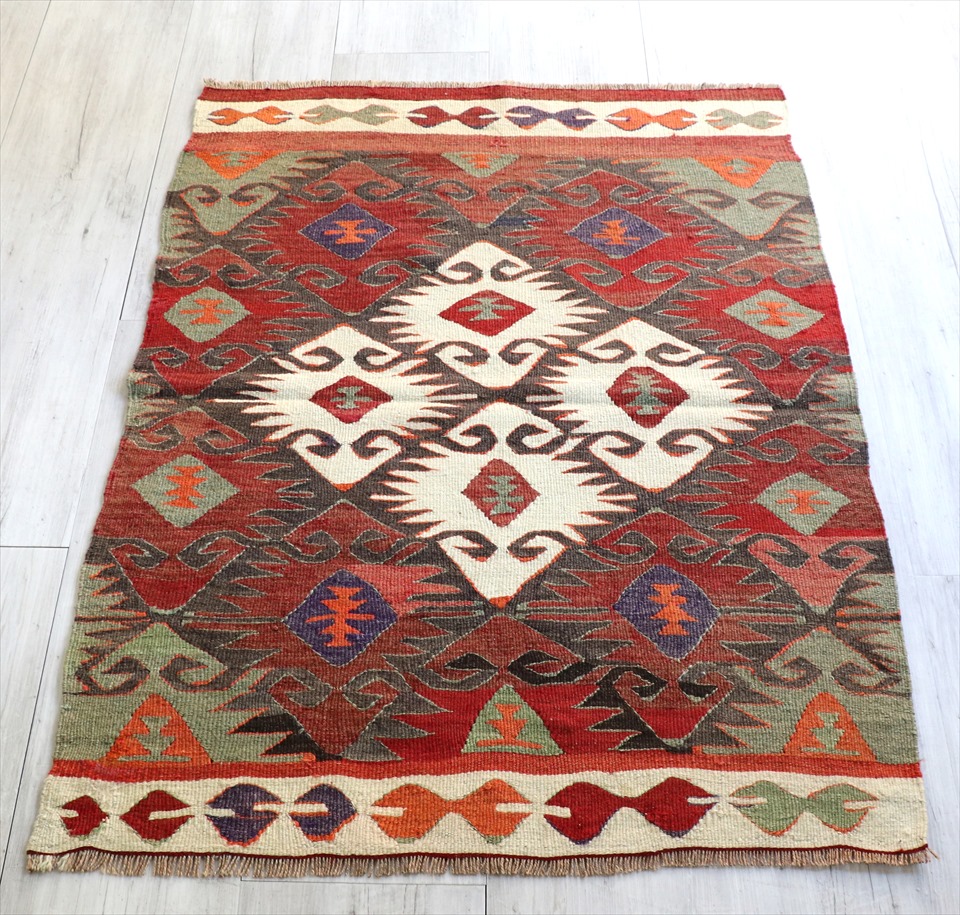 【15%OFFクーポン対象】トルコ・オールドキリム　ムート　チェイレキ110×85cm 連なるエリベリンデ