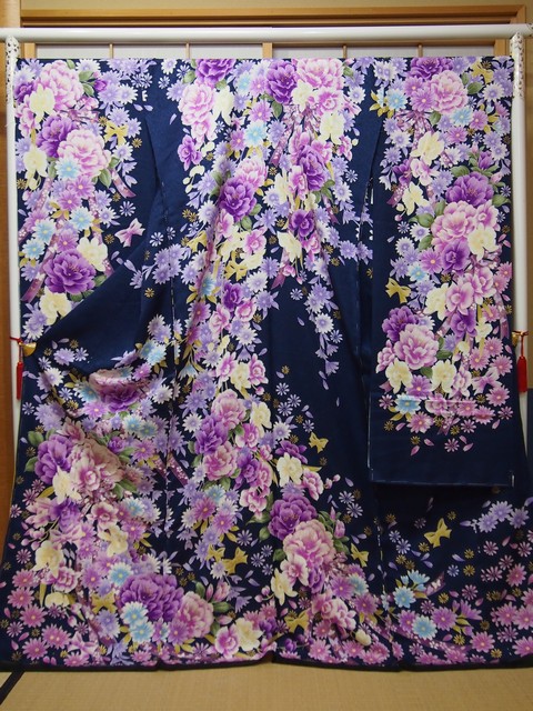 振袖　花々にリボン　紺【振袖】【花】【リボン】【送料無料】【smtb-k】【ky】｜きもの処えりよし