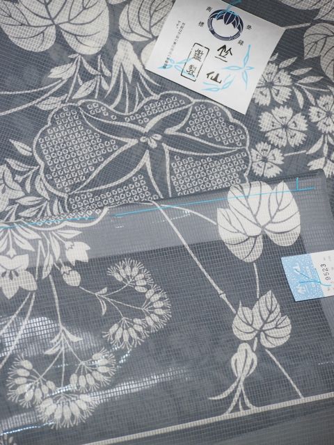 【再入荷】竺仙鑑製浴衣地 竺仙絹紅梅 槿花に秋草 薄墨色【ちくせん】【ゆかた】【桔梗】【萩】【撫子】【夏祝賀会】【貨物輸送無料】