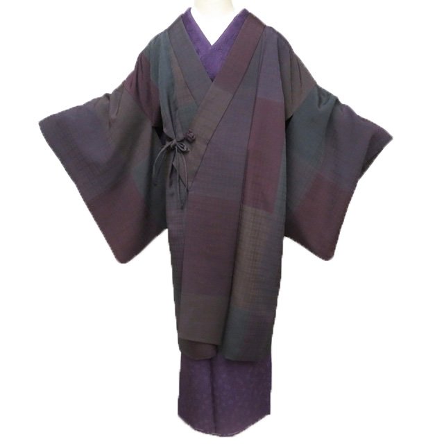 コート 道中着 着物 中古 正絹 縮緬地 黒色 薄灰色 身丈109.5cm 裄66.5cm きもの北條 A1139-11 楽天市場】【 中古 】 コート 道中着 リサイクル着物 正絹 縮緬地 黒色