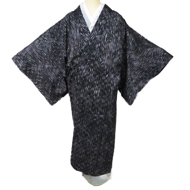 コート 道中着 着物 中古 正絹 縮緬地 黒色 薄灰色 身丈109.5cm 裄66.5cm きもの北條 A1139-11 楽天市場】【 中古 】 コート 道中着 リサイクル着物 正絹 縮緬地 黒色