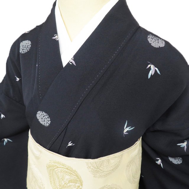＼ FINAL PRICE ／ 【 中古 】 小紋 リサイクル着物 正絹 単衣 カジュアル 植物模様 黒色 身丈158cm 裄69cm M A910-3 [ 和服 きもの 普段着 kimono アウトレット 送料無料 きもの北條]｜特選リサイクル着物　きもの北條