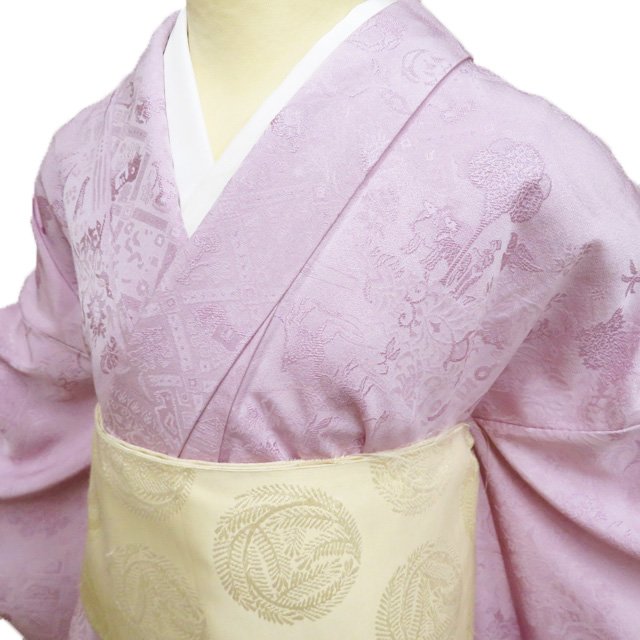 【 中古 】 色無地 リサイクル着物 正絹 袷 カジュアル 紋なし 地模様 風景 人物 動物 淡紅藤色 身丈170cm 裄70cm L トール A1182-5 [和服 お茶会 お茶席 茶道 アウトレット きもの kimono 送料無料 きもの北條]｜特選リサイクル着物　きもの北條