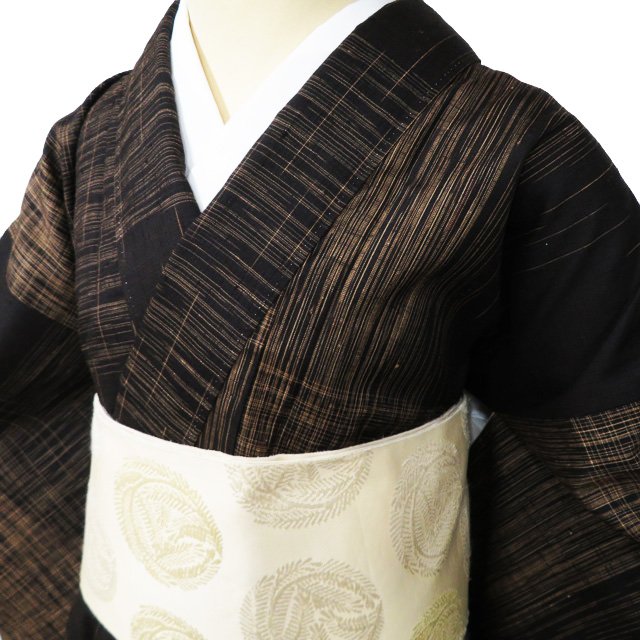 【 中古 】 紬地 リサイクル着物 正絹 袷 カジュアル 黒鳶色 茶系色 身丈160cm 裄65.5cm M A1137-6 [和服 きもの 紬 普段着 kimono アウトレット 送料無料 きもの北條]