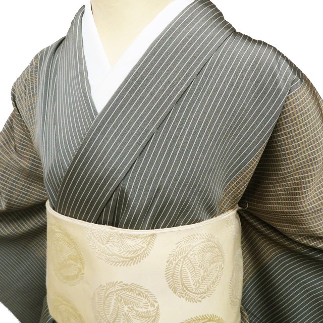 【 中古 】 小紋 リサイクル着物 正絹 袷 カジュアル 作家物 落款 縦縞模様 ストライプ 鶸茶色 薄茶色 身丈163cm 裄68.5cm L A1116-9 [式典 観劇 普段使い お食事 kimono アウトレット 送料無料 きもの北條]