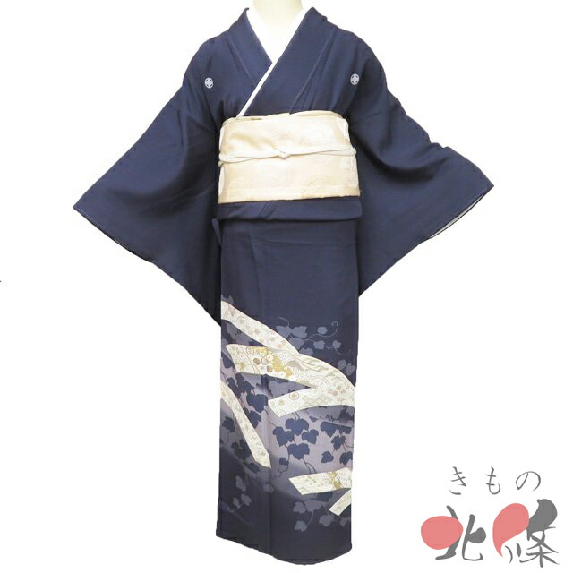 【 中古 】 色留袖 リサイクル着物 正絹 袷 紋付 五つ紋 作家物 落款 金駒刺繍 蔦模様 宝物 紺系色 多色 金 身丈163cm 裄65cm L A1348-11 [和服 結婚式 披露宴 親族衣装 式典 きもの kimono 送料無料 きもの北條]｜特選リサイクル着物　きもの北條