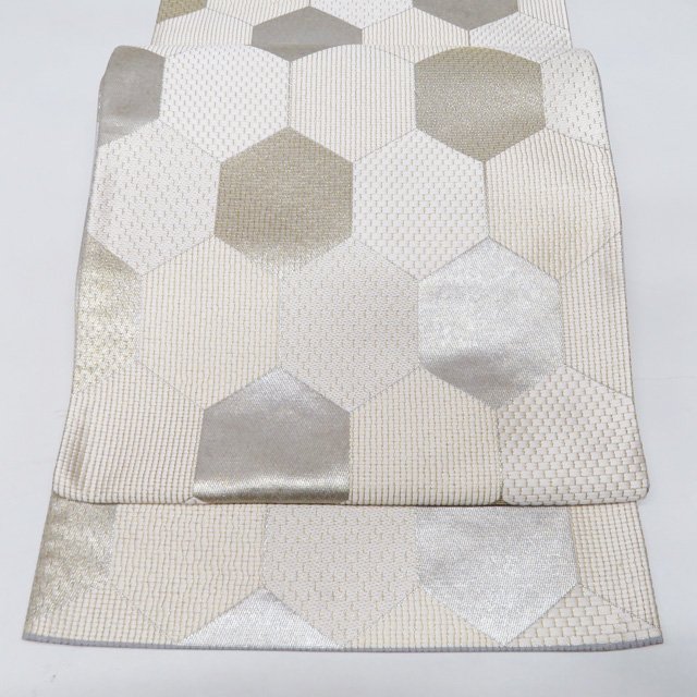 【 中古 】 袋帯 リサイクル 正絹 フォーマル 仕立て上がり 六通 刺繍 亀甲模様 箔糸 オフホワイト 金銀 A1211-12 [結婚式 お宮参り お茶会 お茶席 茶道 七五三 式典 利休忌 送料無料 きもの北條] 22,946円