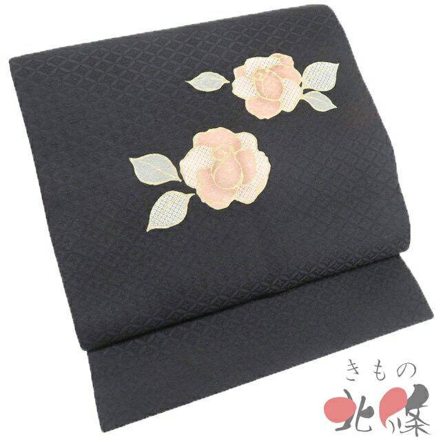 【 中古 】 名古屋帯 なごや帯 リサイクル 正絹 カジュアル 仕立て上がり 花の図 薔薇 地模様 黒色 多色 A1325-14 [観劇 コンサート お茶会 パーティー お食事 洒落帯 kimono 送料無料 きもの北條]
