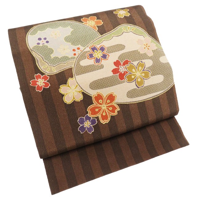 【 中古 】 名古屋帯 なごや帯 リサイクル 正絹 カジュアル 仕立て上がり 縮緬地 貝合わせの図 桜 茶系色 多色 金 A1056-15 [ 和服 お茶会 お茶席 茶道 着物 帯 きもの kimono アウトレット 送料無料 きもの北條]