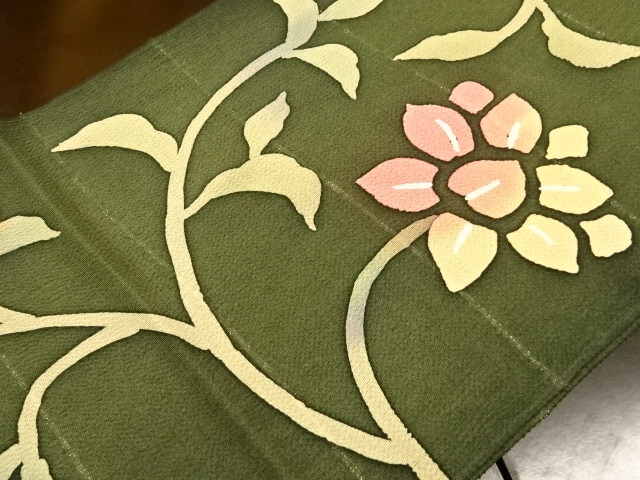 帯揚げ おびあげ No.3-73 濃緑系色地 ダーク グリーン 日本製品 絹100％ 彩 京都府 丹後 縮緬 ちりめん生地 丹後美術織 染色 加工 日本 ろうけつ染め 丹後ちりめん 丹後縮緬 きもの 着物 訪問着 紬訪問着 附下 色無地 小紋 紬 袷 おしゃれ 珍 15,246円