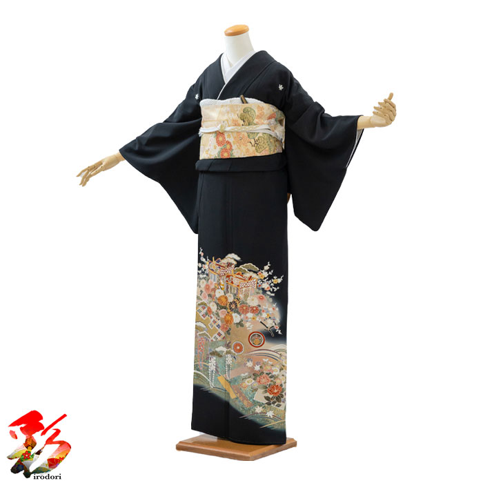 【レンタル】【黒留袖】 『御所車に色紙』izumo-t7335　正絹　結婚式　貸衣装　黒留袖レンタル　着物　母親　着物レンタル　フルセット　留袖レンタル　レンタル衣装　女性　【往復送料無料】【新品足袋プレゼント】 14,454円
