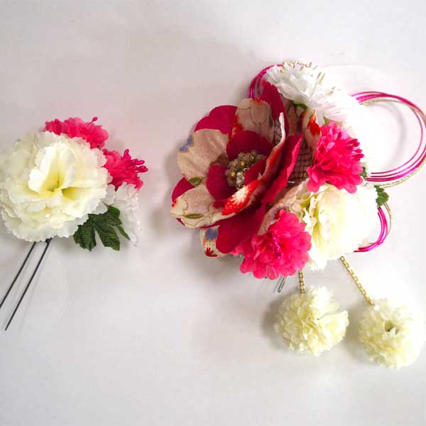 【送料無料】髪飾り 2点セット 髪かざり 造花 成人式 振袖用 結婚式 卒業式 袴 はかま 和装 着物 きもの ドレス ヘアアクセサリー かわいい 綺麗 きれい 華やか 浴衣 ゆかた 花 和風 和柄 和装 洋装 洋風 水引 白色 赤