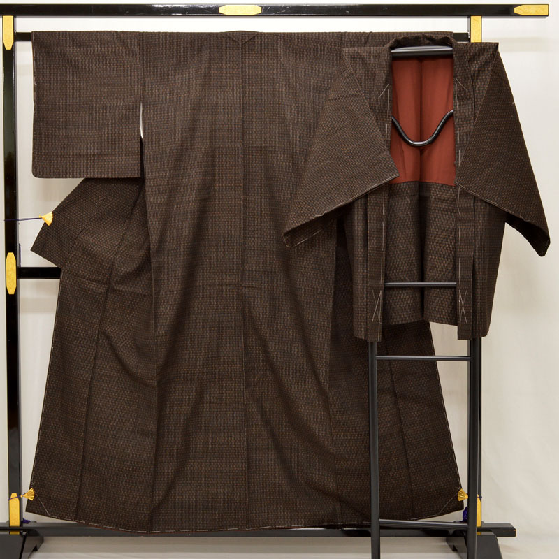逸品 久米島紬 アンサンブル 証あり 残布あり 贅沢２反使用 新品 １５６cm ７号～９号 羽織丈８０cm 重要無形文化財 草木染め 小柄な方 お買い得 檜皮色 たてしま 絣 手織り グール 車輪梅 紬 小紋 着物 リサイクル店 着物屋 通販 送料無料 (01-11-1)