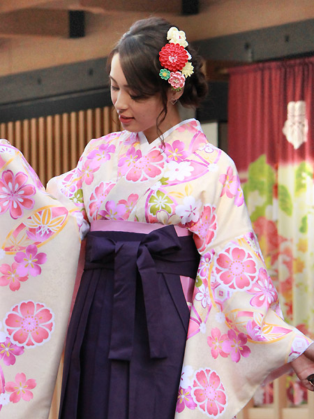 髪飾り つまみ細工 菊 七五三 卒業式 十三参り 発表会 着物 コーム 和装 セレモニー 2点セット Wgにち 袴 洋装 Kz 和つう お正月 桜 フォーマル 入学式 ヘアアクセサリー 結婚式 Watuu 花 送料無料 古典